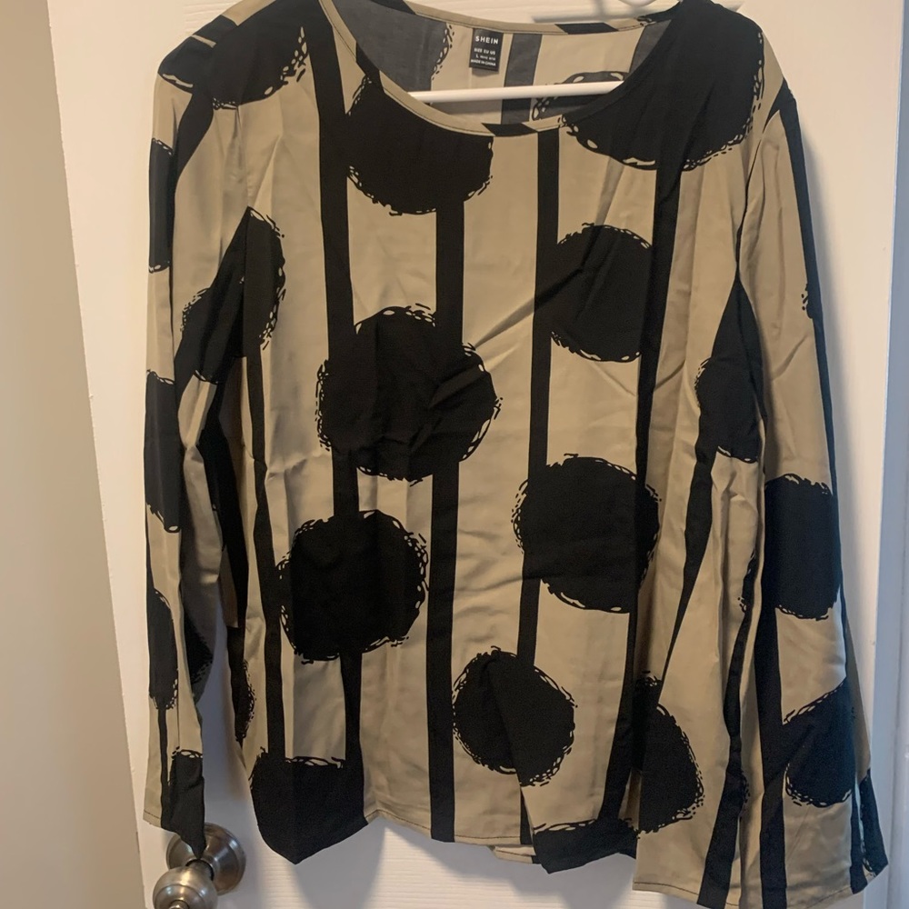 Cute dressy top! Never worn! 🤎🖤🤎🖤
#shein